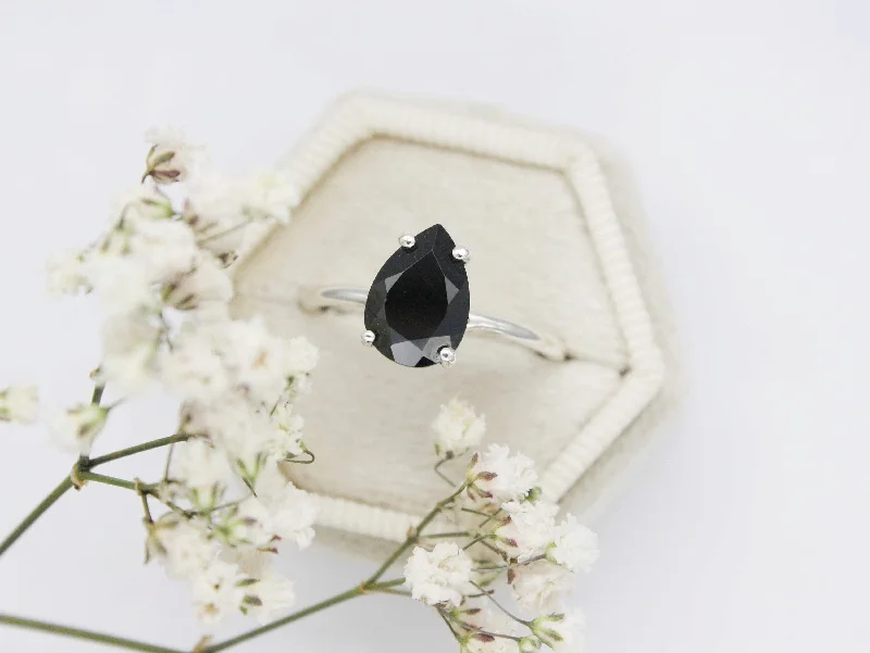 Personalized Engraved Jewelry For Meaningful Gifts Black Spinel Ring