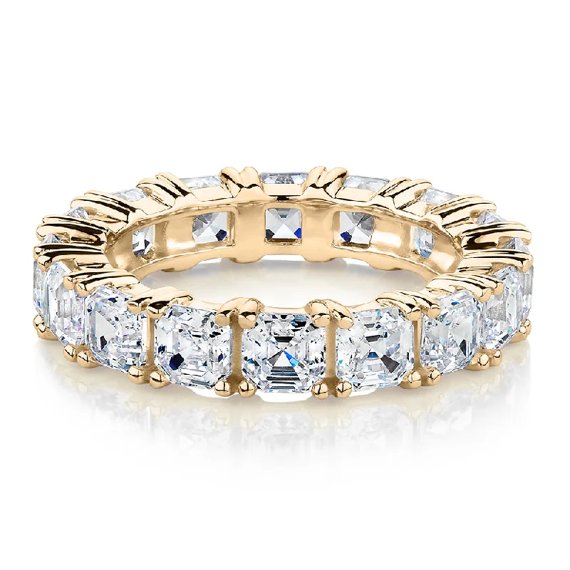 High-Quality Jewelry At A Fraction Of The Cost All-rounder eternity band with 5.46 carats* of diamond simulants in 10 carat yellow gold