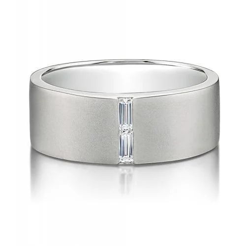 Elegant Jewelry, Affordable Luxury – Shop Now Dress ring with 0.28 carats* of diamond simulants in 10 carat white gold