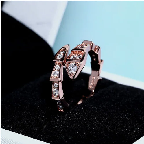 Personalized Engraved Jewelry For Meaningful Gifts White Diamond Serpentine Viper Rose Gold Rings JLTR0392