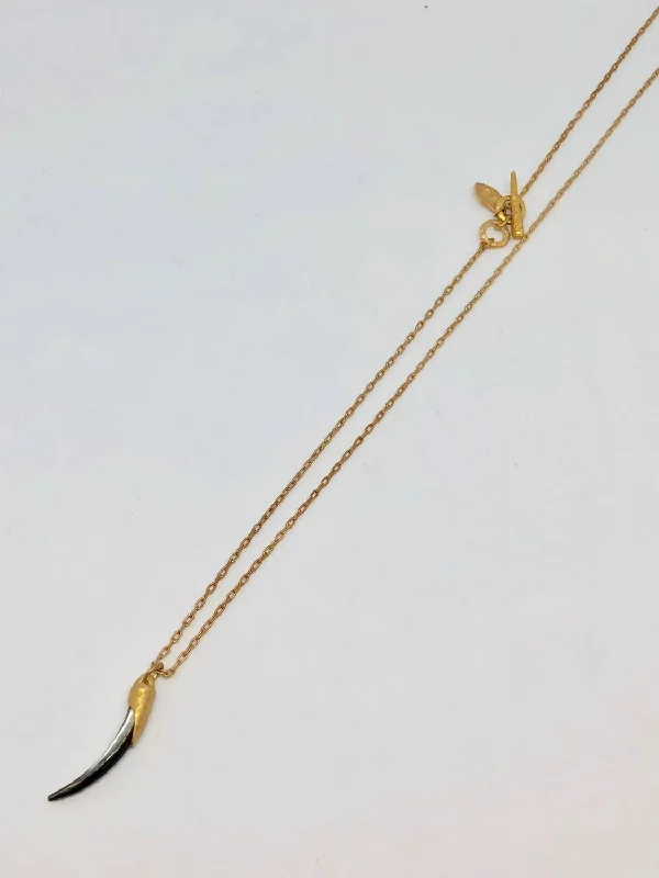 Stunning Jewelry At A Fraction Of The Price Single Lip Shard Necklace In Grey/gold