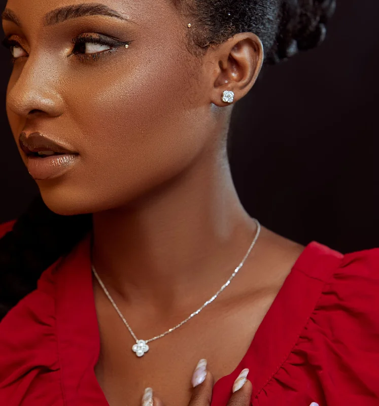 High-Quality Gemstone Jewelry For Special Occasions Baguette Clover Natural Diamond Stud Earrings and Necklace Set