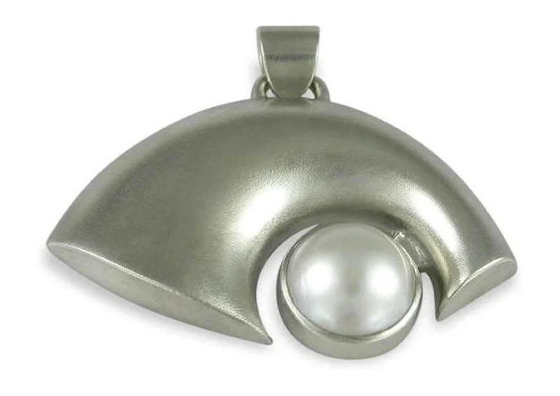 Discounted Jewelry For A Glamorous Look Silver Pendant with Cream Mabe Pearl