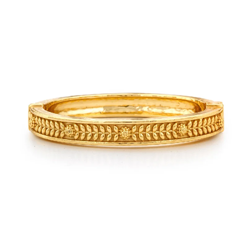 Get Your Favorite Jewelry At The Best Price Berry Vine Hinged Bangle, S/M - Gold