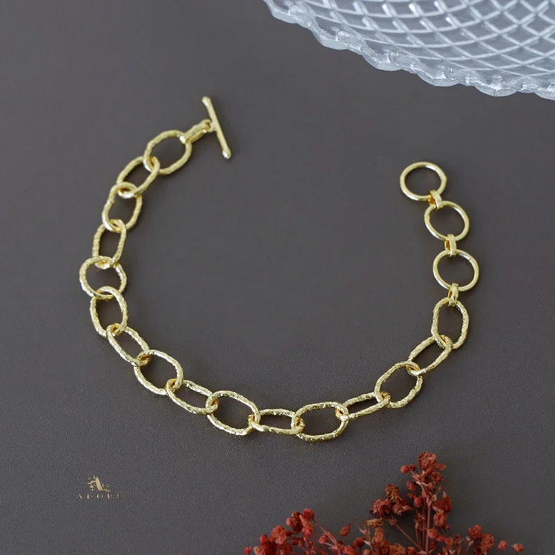 Unmissable Discounts On Timeless Jewelry Pieces Golden Hammered Ovaltta Bracelet