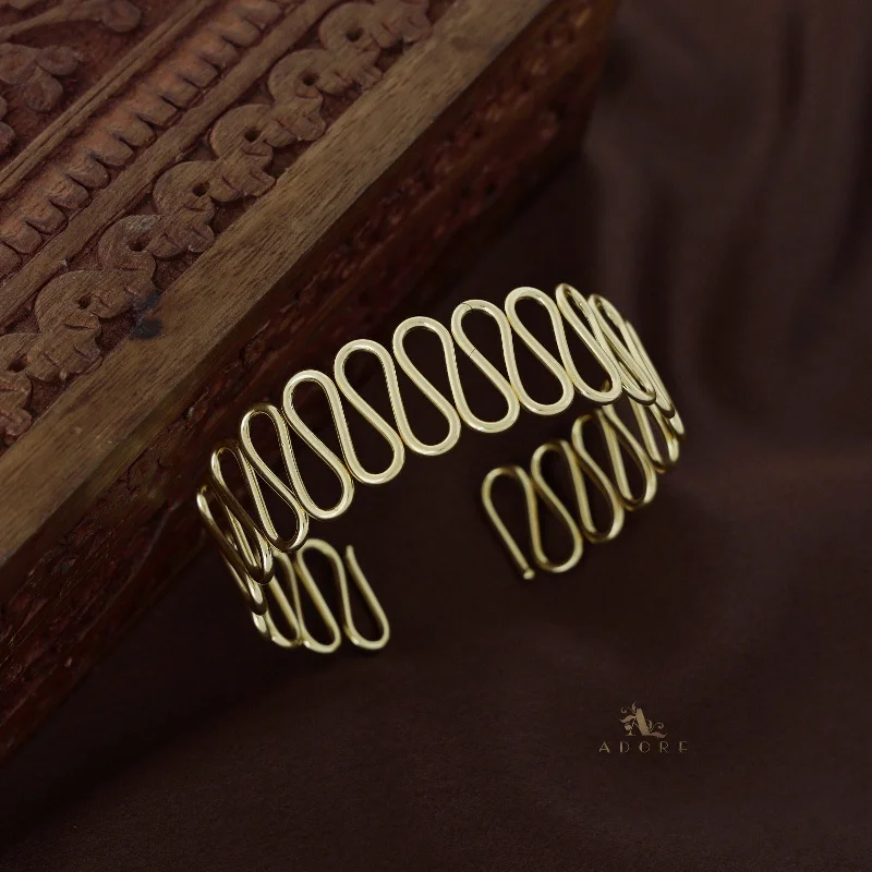 Shop Dazzling Jewelry With Special Promotional Discounts Tessa Golden Flexible Zigzag Bangle